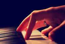 重庆斯威主场气氛热烈,支持团队士气高昂